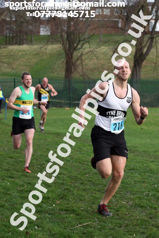 Senior mens Cathedral Relays, Birtley. Photo:  David T. Hewitson/Sports for All Pics